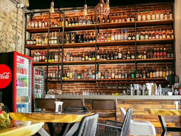 What UK kitchen products help in maintaining food freshness?